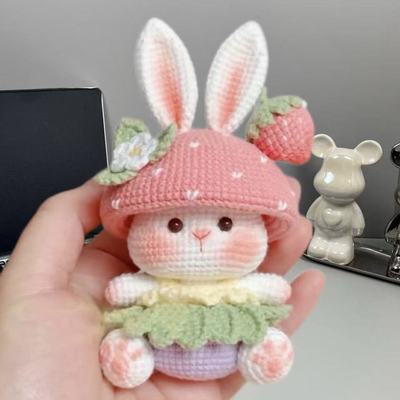 毛线钩针可爱草莓兔兔玩偶手工编织diy材料自制包包挂件钥匙扣