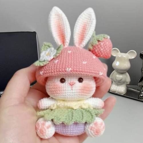 毛线钩针可爱草莓兔兔玩偶手工编织diy材料自制包包挂件钥匙扣