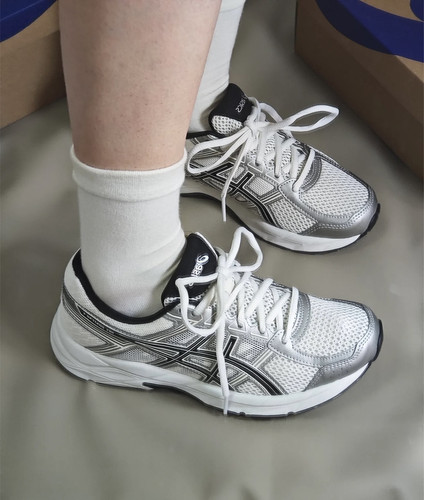 AsicsGel-Contend 4缓震慢跑网面透气织物合成革 复古跑鞋女 偏小