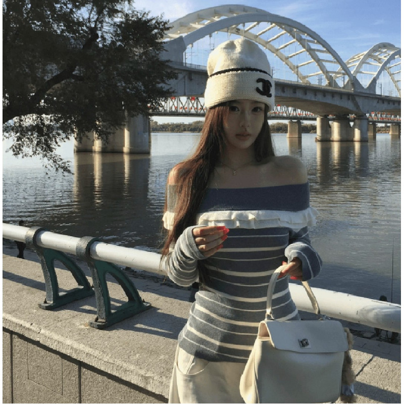 条纹一字肩木耳边针织衫女春秋款高级感内搭修身显瘦套头露肩上衣,女装/女士精品,毛针织衫,淘宝优惠券,粉丝福利购,淘宝优惠卷