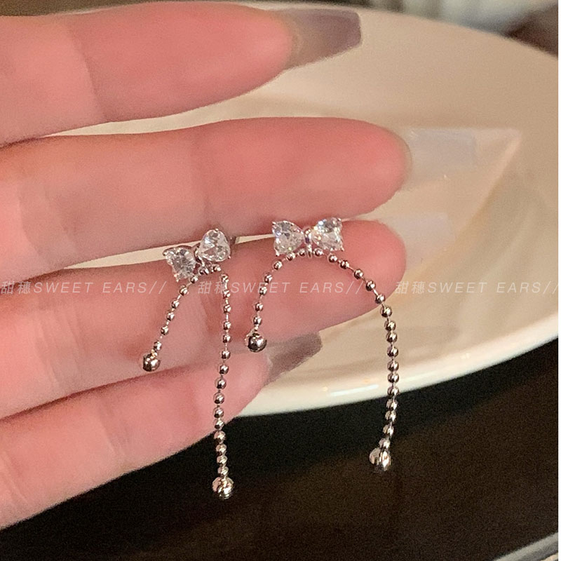 高级感蝴蝶结钛钢耳骨钉女