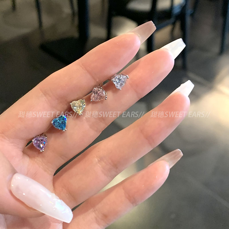 小众爱心钛钢锆石耳骨钉女