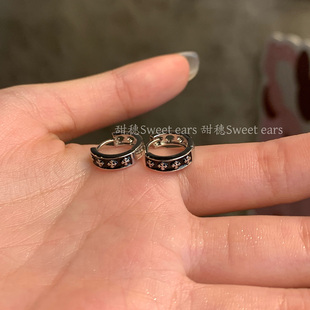 黑色十字架耳扣甜酷辣妹y2k医用钛钢养耳洞耳环复古港风耳圈耳饰