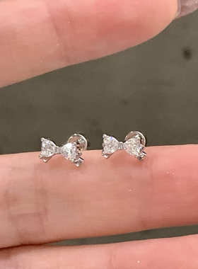白色迷你蝴蝶结医用钛钢耳钉