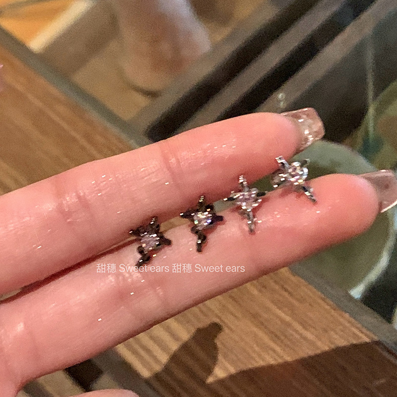 复古爱心十字架耳骨钉