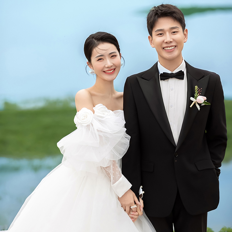 2023影楼工作室新款高端森系外景草坪婚纱照样片样照S685