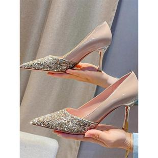 Qvu-Counter质量!2025时尚和多才多艺的真皮平底鞋尖趾高跟鞋细高