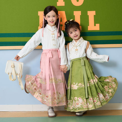十三余童装百搭马面裙秋季女童