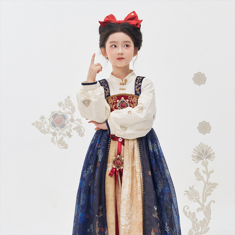 十三余童装【迪士尼白雪公主红苹果之宴】绶带苹果绣花贴布胸针