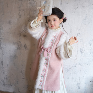 十三余童装 粉色毛呢刺绣外套保暖针织半裙明制女童冬 桃间雪