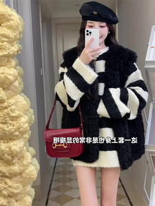 秋冬搭配一整套套装2023新款高级感宽松条纹毛衣黑色马甲两件套女