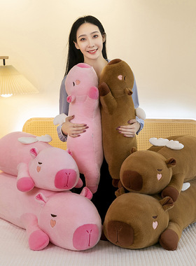 呆萌趴款天使水豚毛绒玩具女生睡觉抱枕床头靠枕家居飘窗摆件