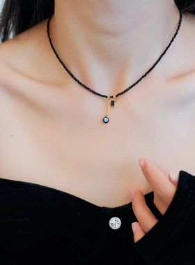 简约黑色水晶串珠锁骨链小众时尚方块吊坠项链轻奢冷淡风短款颈链