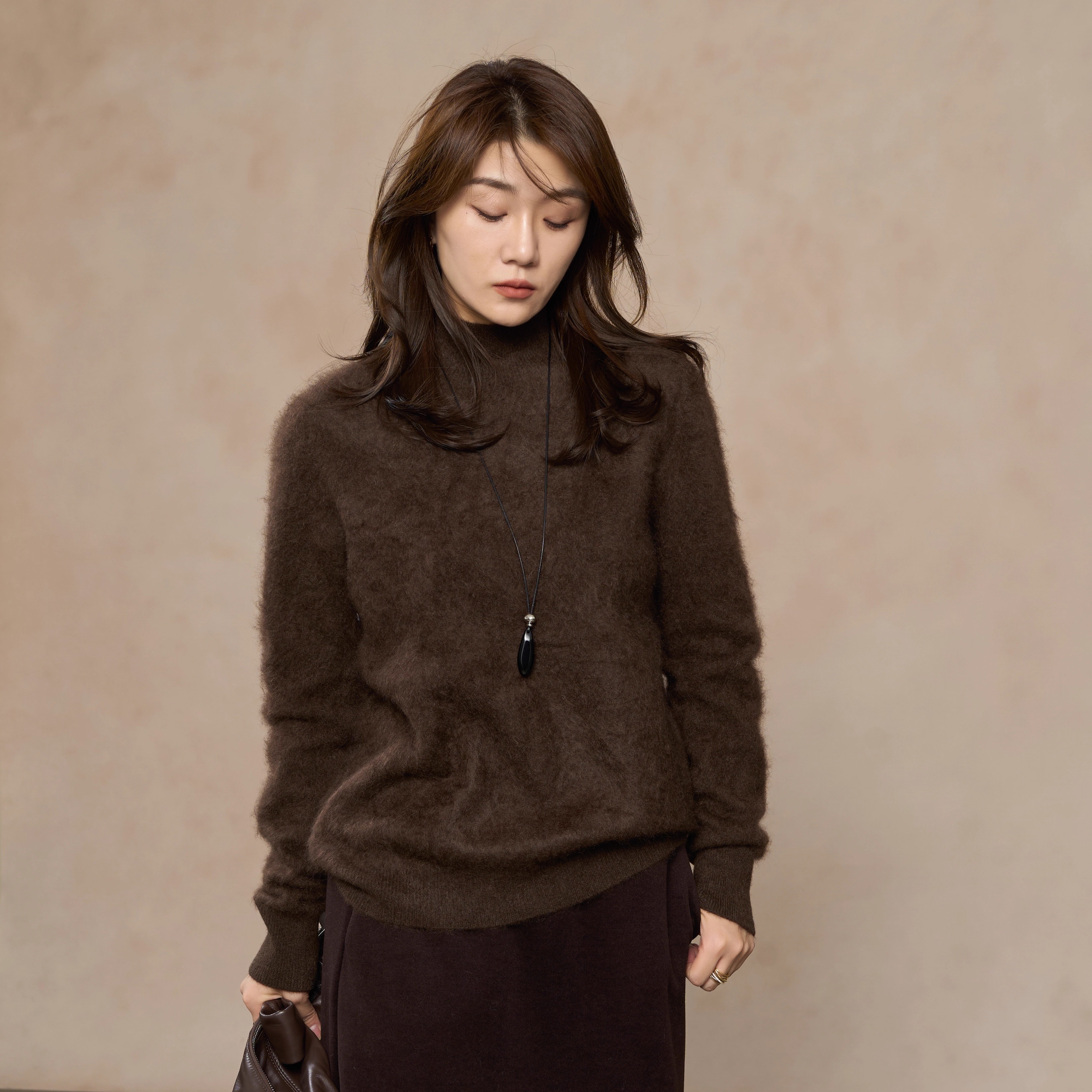 MENGJIAN驼色牦牛绒半高圆领针织衫女2025冬季新款气质拉绒打底衫