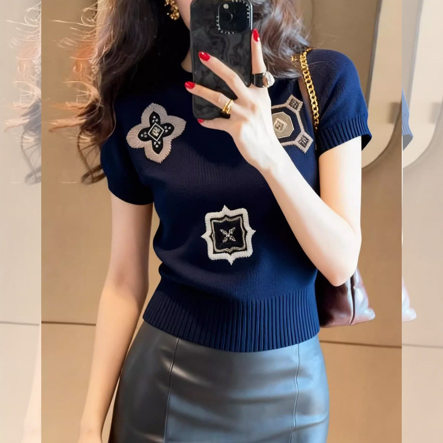 时髦藏蓝色印花短袖针织衫女2026春夏新款修身显瘦t恤打底衫上衣