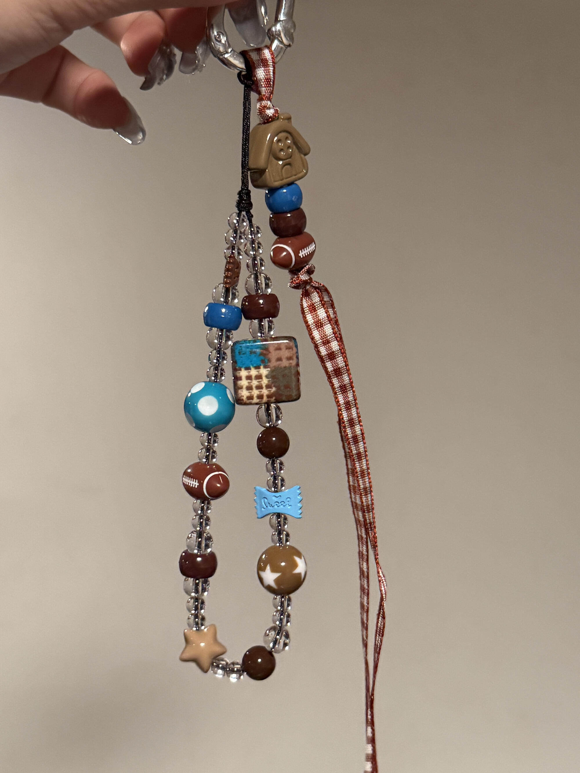 ins风手机链棕色飘带方格橄榄球挂件百搭手机挂件蓝珠ccd相机挂