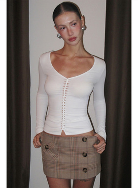 PynkiSwear 白色/灰色V领手工扭结设计修身弹力针织T恤长袖打底衫