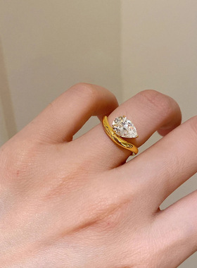 新款水滴戒精致老钱风金色水滴形