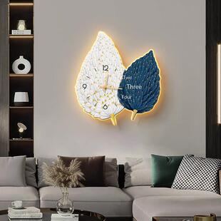 现代轻奢创意挂钟客厅抽象羽毛钟表挂墙LED壁灯高级感时钟装饰画