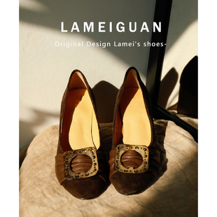 复古咖色方扣坡跟圆头高跟鞋女2026春季新款法式气质绒面浅口单鞋