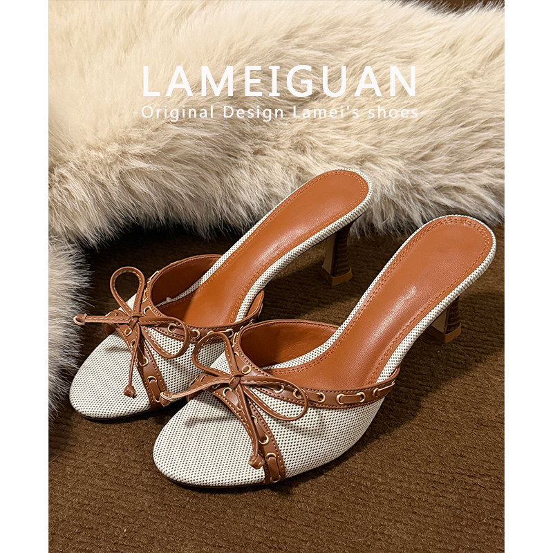 复古编织蝴蝶结露趾粗跟亚麻凉鞋女外穿2026新款灰白色高跟一字拖