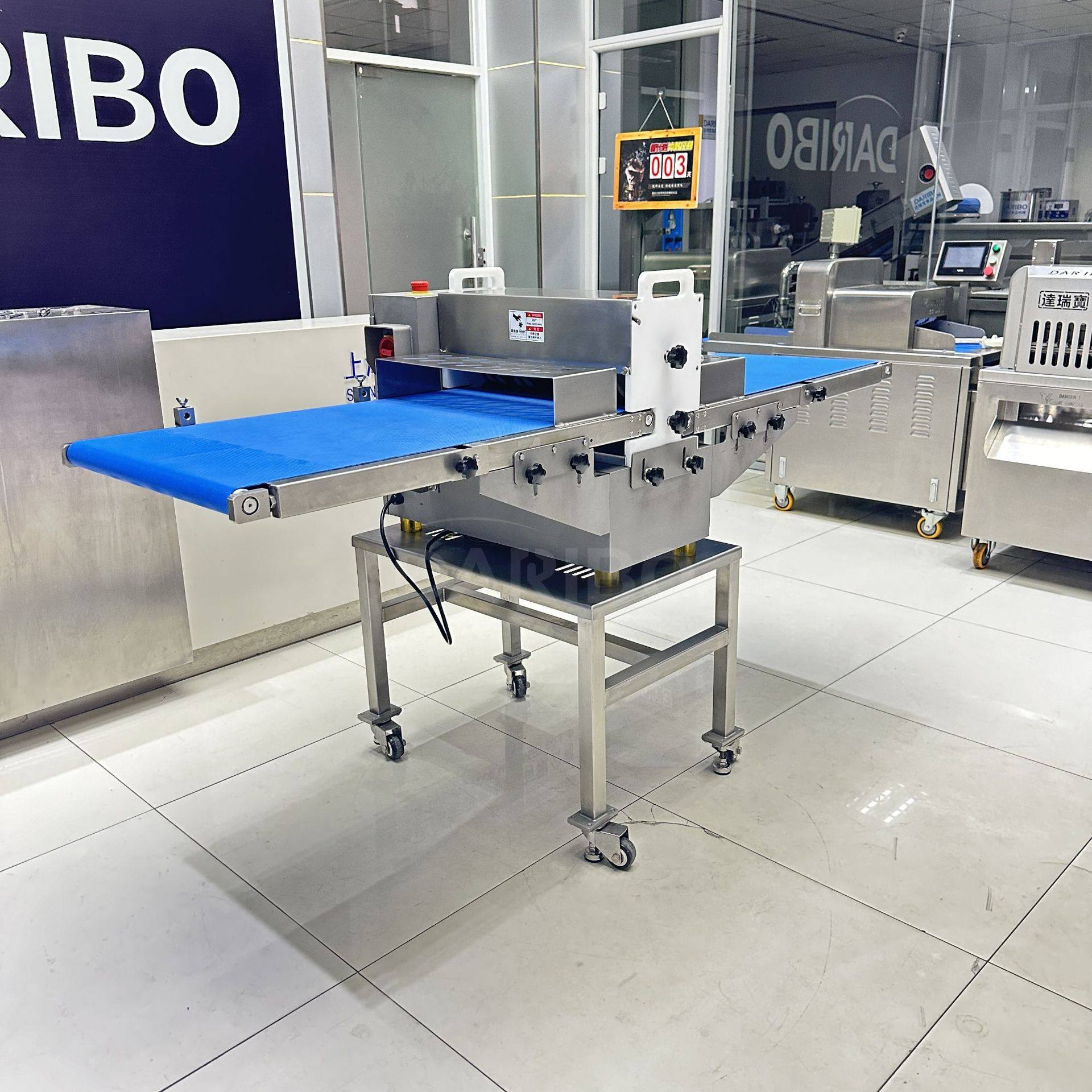 L厂家直销带输送带鲜肉分条切块机 切割五花肉牛肉分条切块设备,清洗/食品/商业设备,肉制品加工设备,淘宝优惠券,粉丝福利购,淘宝优惠卷