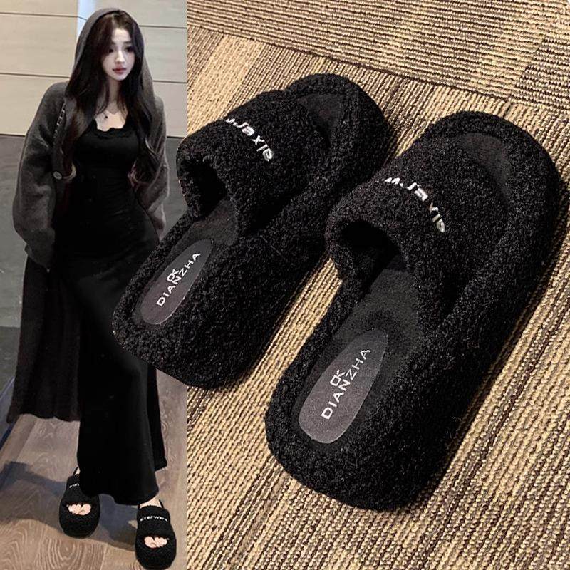 香港羊羔毛毛拖鞋女2025新款秋冬季外穿防滑坡跟增高厚底一字棉拖