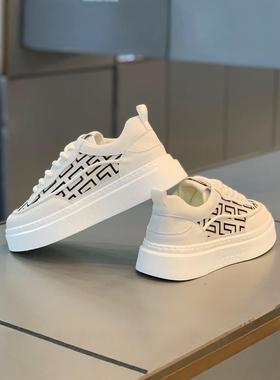 舒适度无可比拟Minimalism Aquaman夏透气帆布板鞋男内增高小白鞋