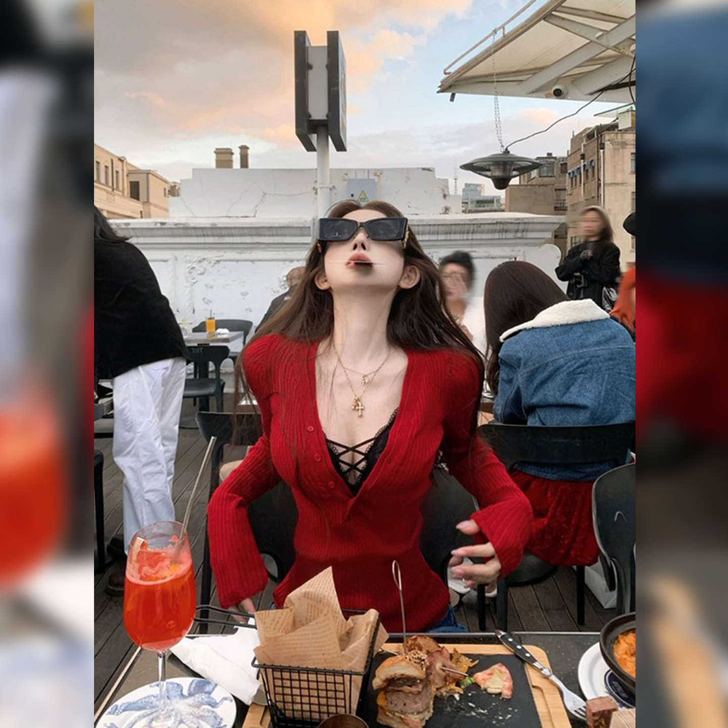 纯欲性感圣诞红色V领针织衫上衣