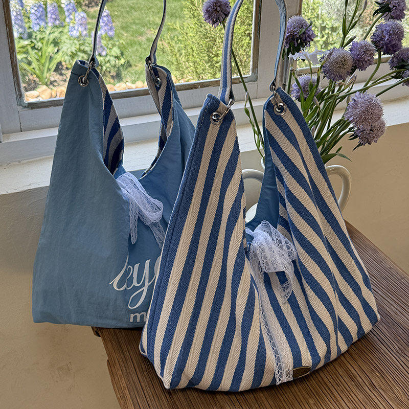 条纹帆布包包女春天2026新款潮韩国字母印花双面单肩包学生上课包