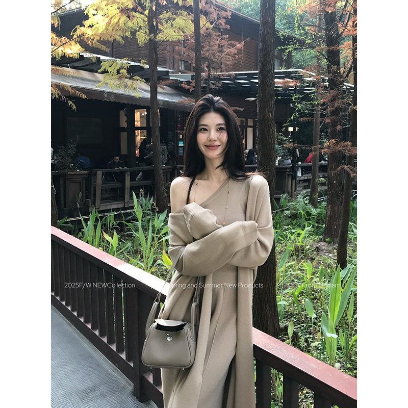林千入初春气质感修身长袖上衣女休闲宽松显瘦初春毛针织衫套装