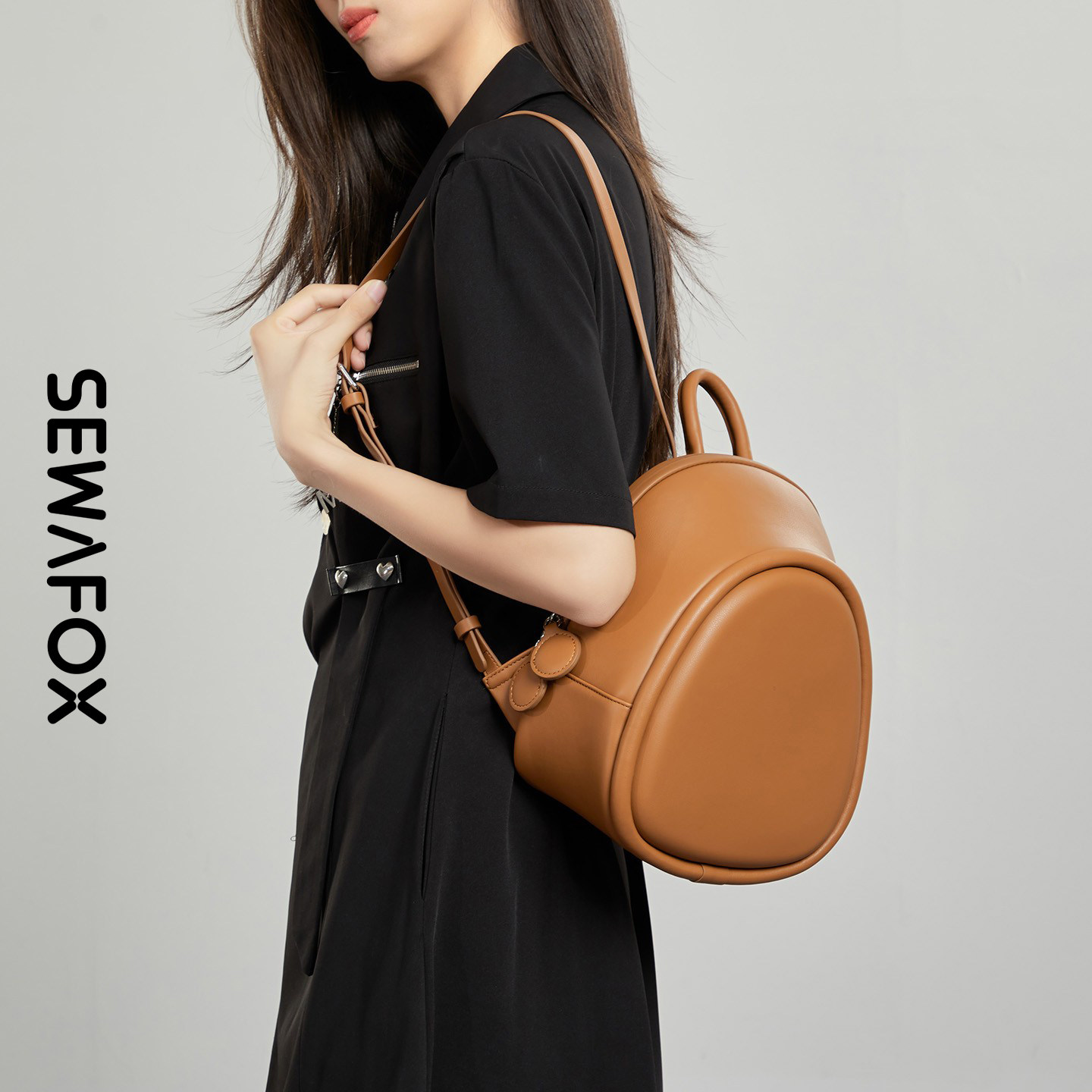 设计感小众双肩包皮质防水女士2026新款小背包旅行通勤轻便女包包