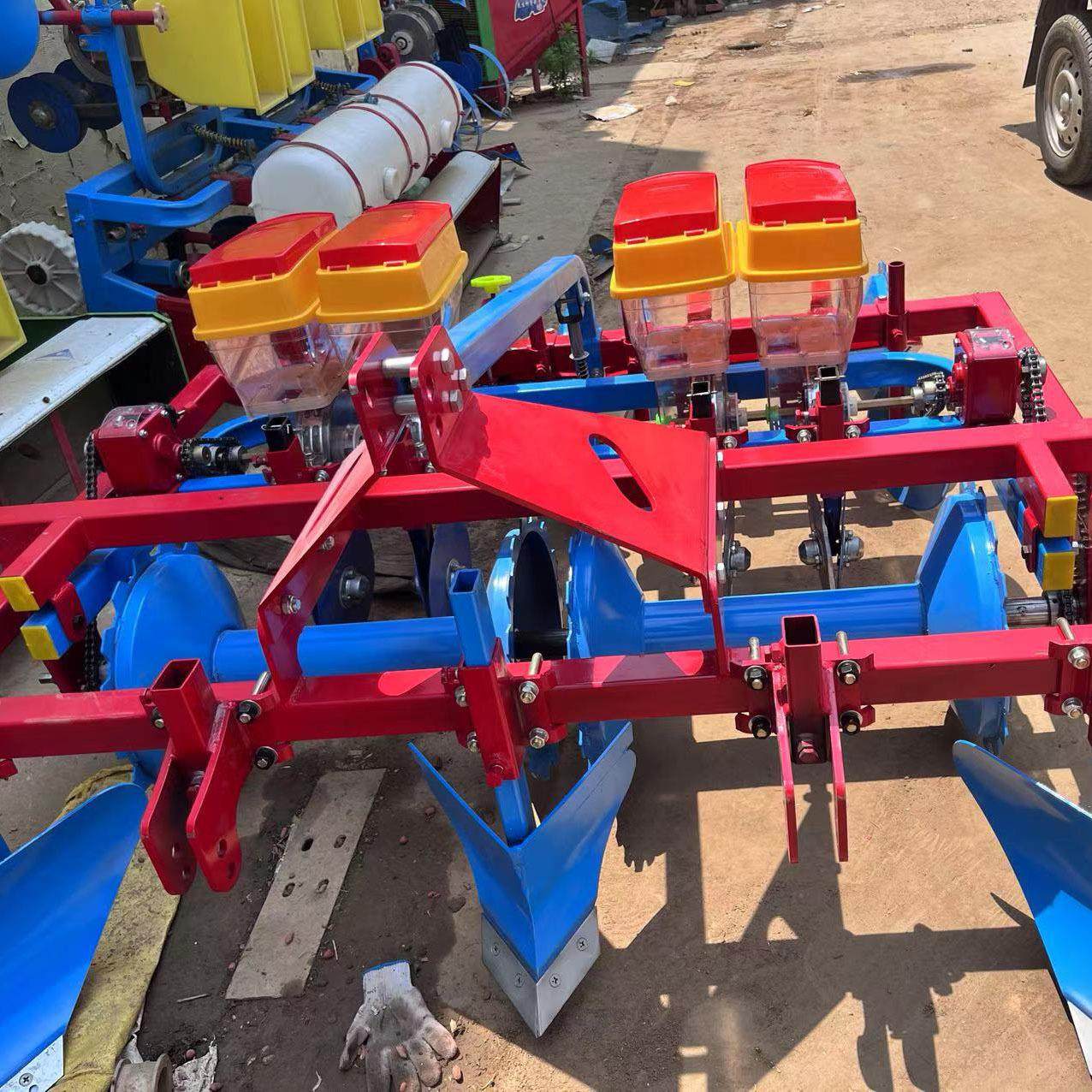 种帮花生春覆膜播种机4行花生大豆起垄覆手膜HUL 滴灌多功能覆膜,农机/农具/农膜,排灌设备,淘宝优惠券,粉丝福利购,淘宝优惠卷