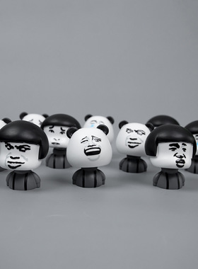 车载摆件装饰用品沙雕网红创意表情包可爱搞笑中控台弹簧摇头公仔