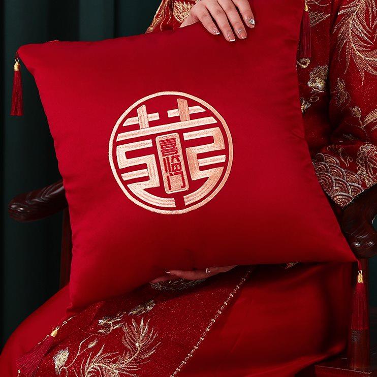 压床娃娃一对结婚创意红色喜字抱枕婚房压床摆件新房客厅沙发靠垫