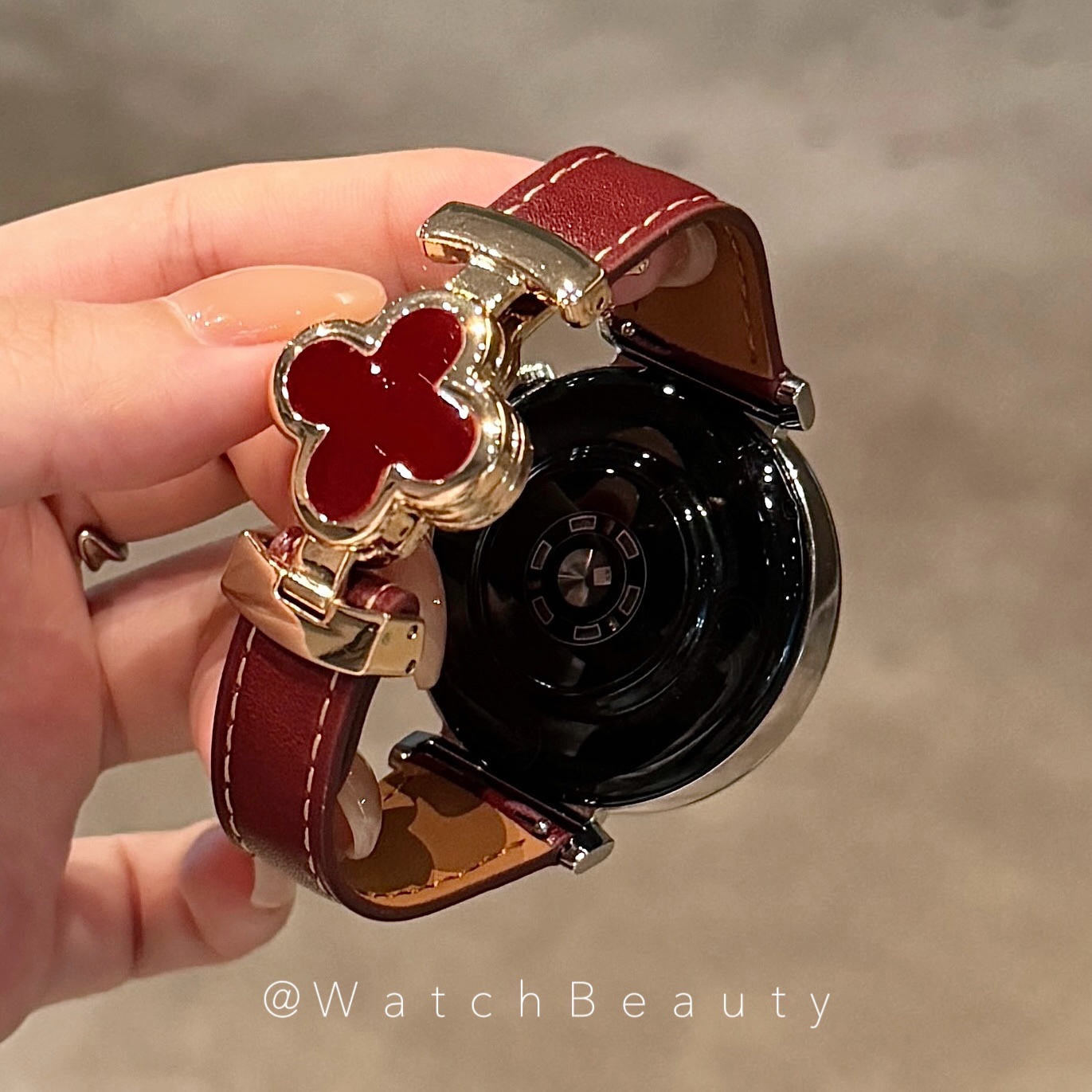 四叶草磁吸扣皮质适用华为gt6手表表带gt5pro女款watch5高级感watch4pro真皮gt4智能gt3腕表watch3专用秋冬