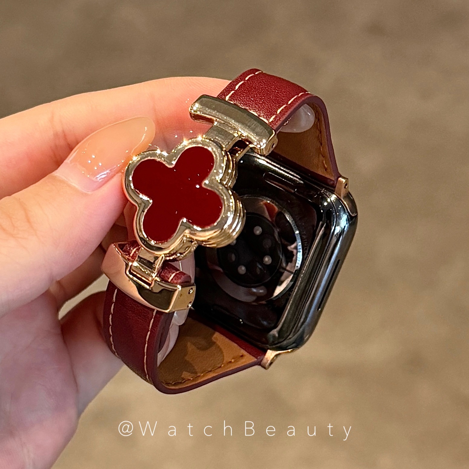 四叶草磁吸扣皮质苹果手表表带适用于applewatch腕表s11专用s10女款se3高级感ultra秋冬iwatch颜值s9新品