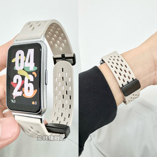 适用小米8手环pro表带8pro硅胶磁吸折叠扣7pro洞洞夏天夏季透气高级男女生智能运动原装手表腕带新款柔软亲肤