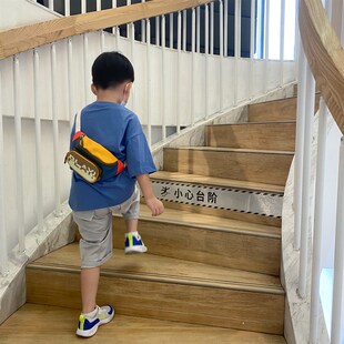 儿童胸包男童帅气韩版斜背包休闲百搭女孩腰包宝宝外出零钱潮背包