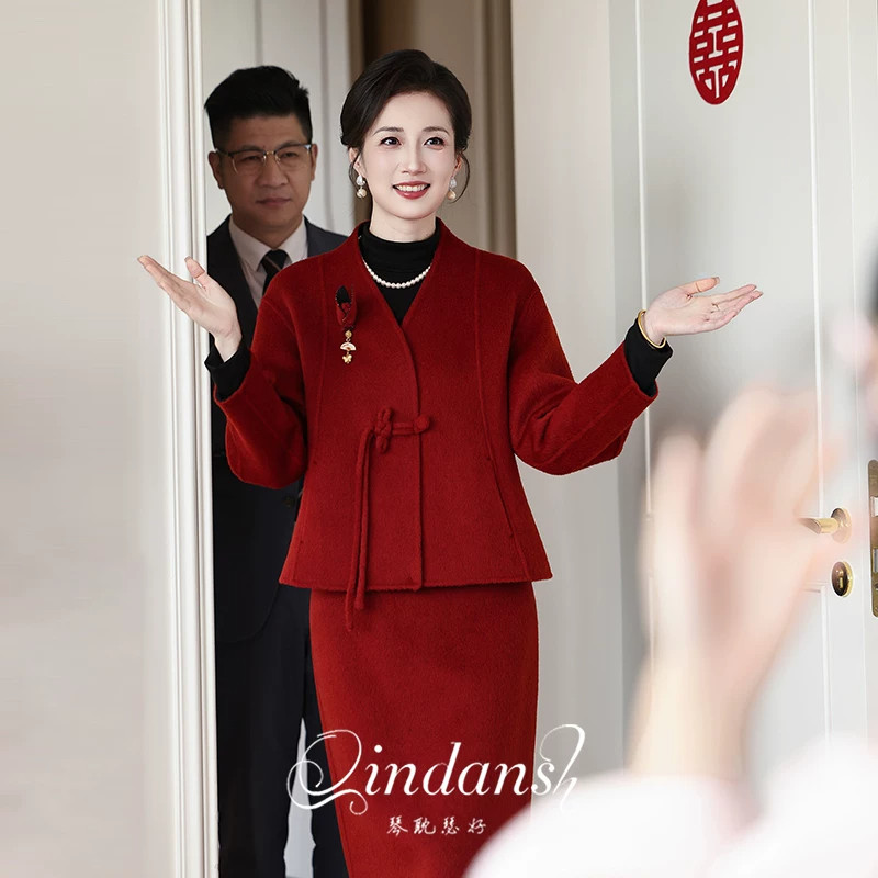 新中式妈妈婚宴礼服红色秋冬短款毛呢大衣喜婆婆礼服妈妈婚宴套装