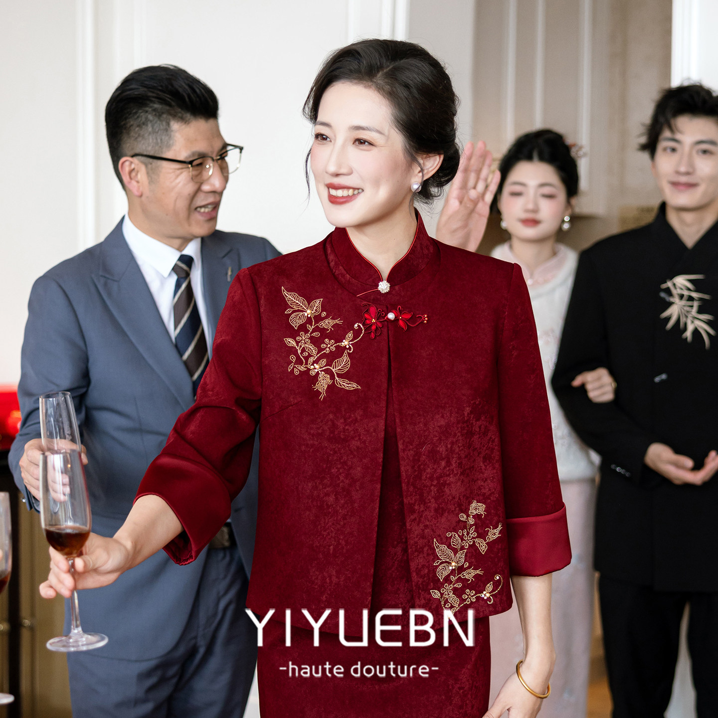可日常2026年秋冬新款红色喜婆婆婚宴礼服轻奢高级感新中式妈妈装