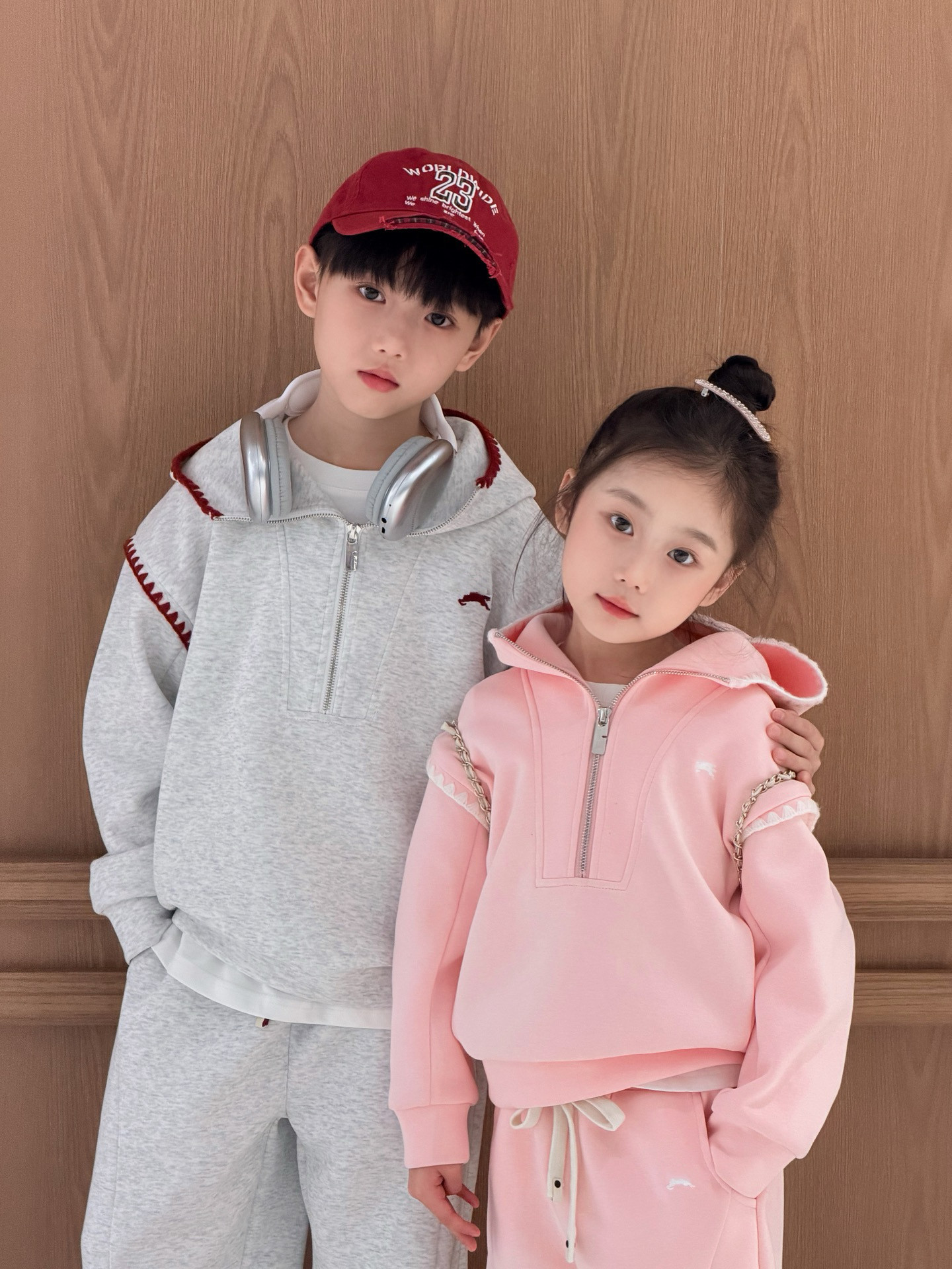 26春季新款潮牌童装战马刺绣男女童连帽卫衣套装儿童休闲两件套