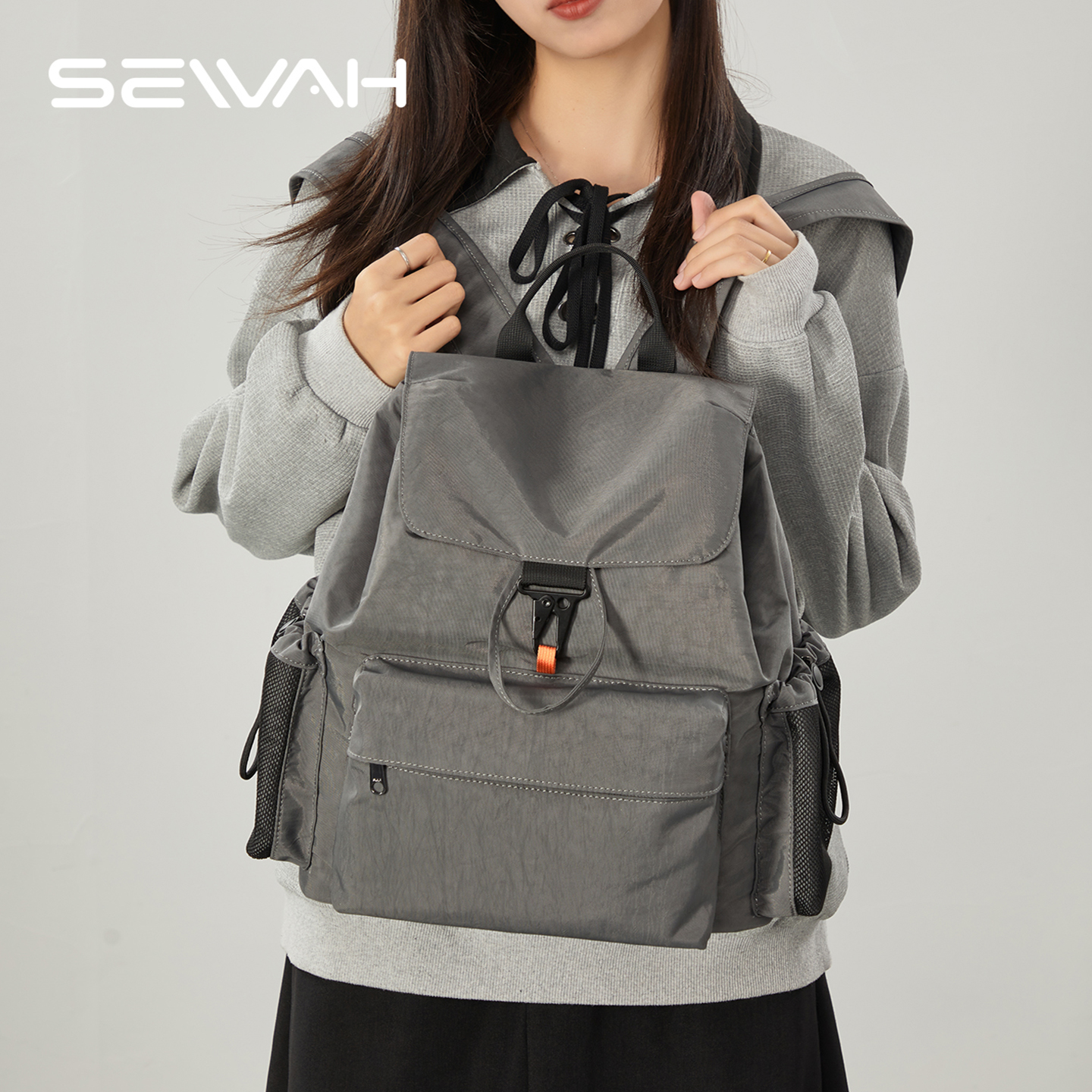 户外轻便旅行背包男女2025新款大容量电脑包双肩包高中生学生书包