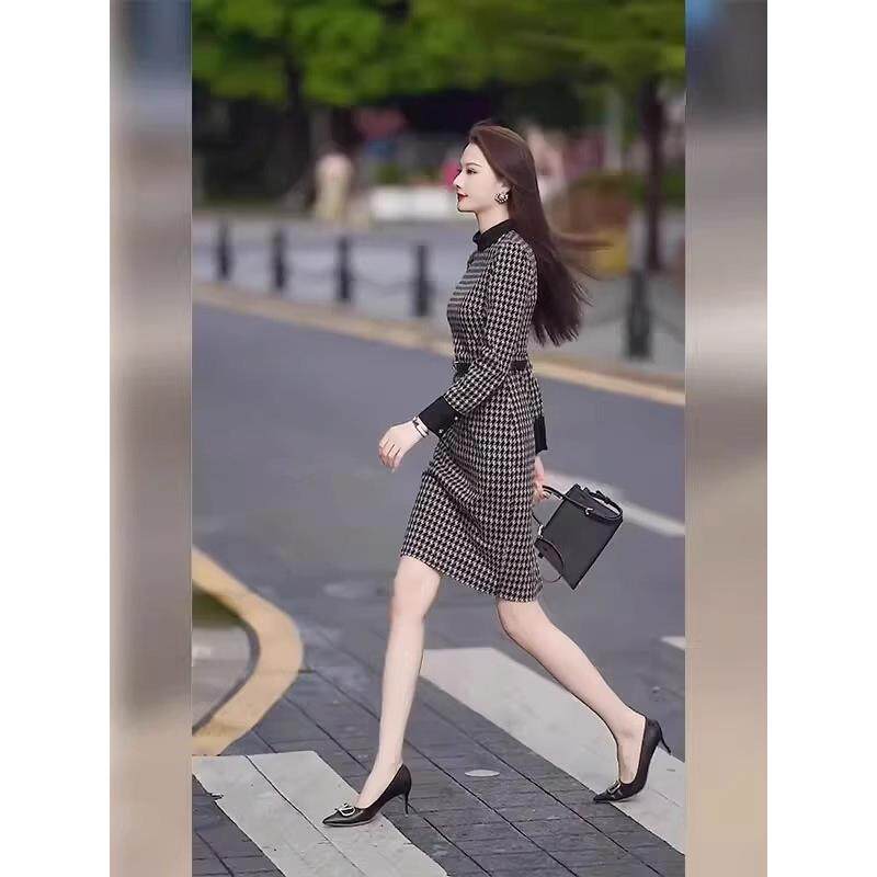 欧洲站秋装女2025新款法式高级感名媛气质长袖通勤黑色格子连衣裙