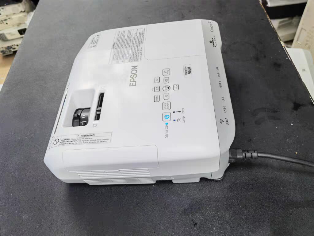 Epson/爱普生 CB-965H二手投影机投影仪高清接口侧投3500亮度。白天直投。内置安卓无线无线蓝牙商务办公培训