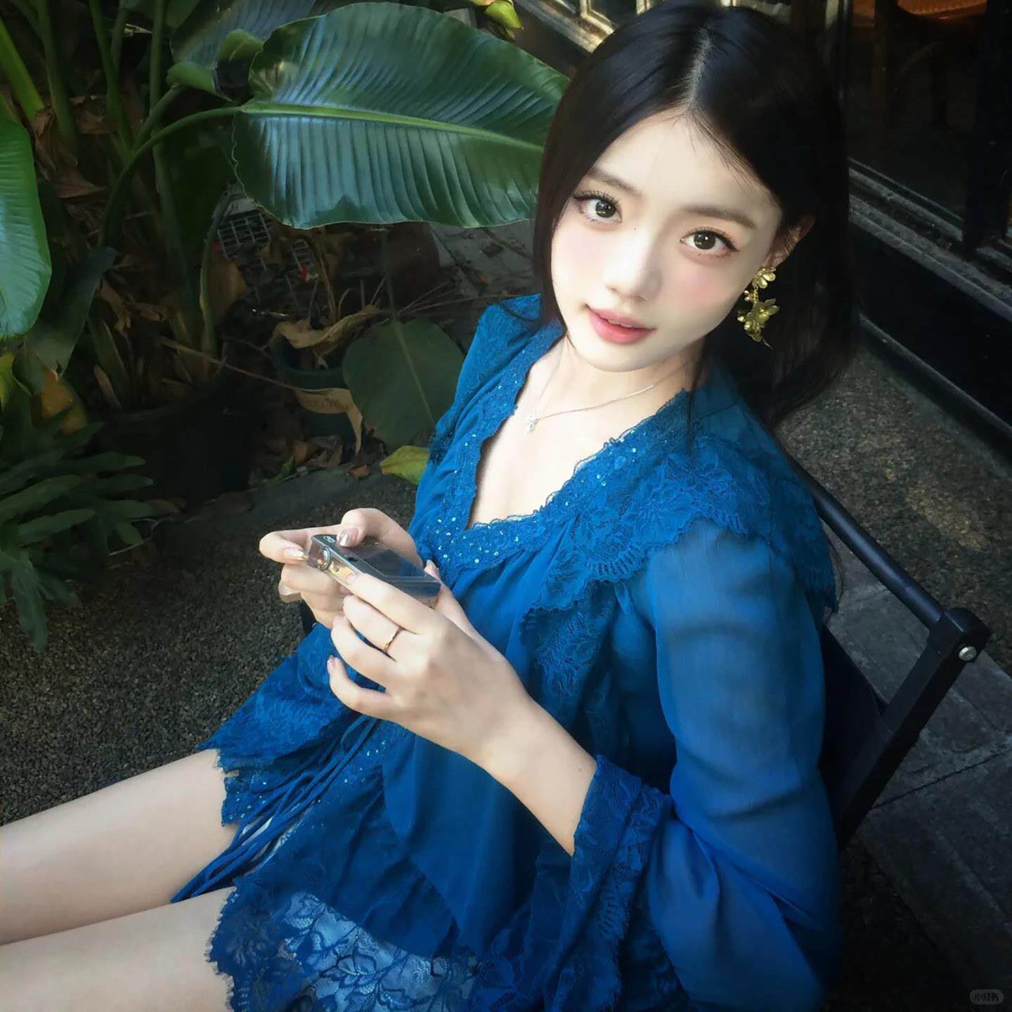DOEN MOCY法式蓝色V领喇叭袖蕾丝边衬衫女小香风名媛气质绑带上衣