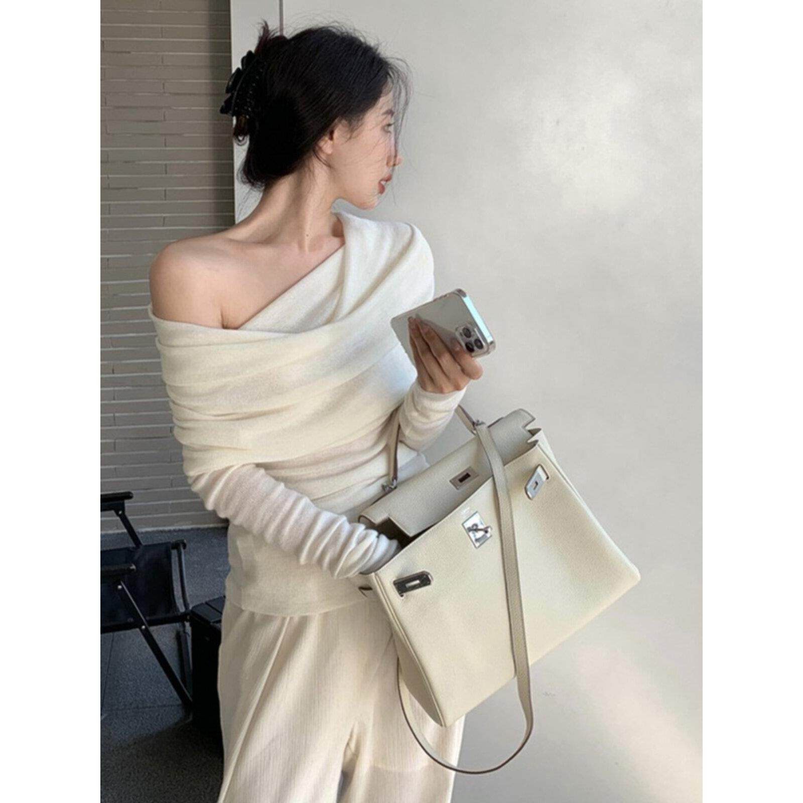 2025春秋新款一字肩针织衫女长袖法式大翻领露肩性感慵懒风毛衣