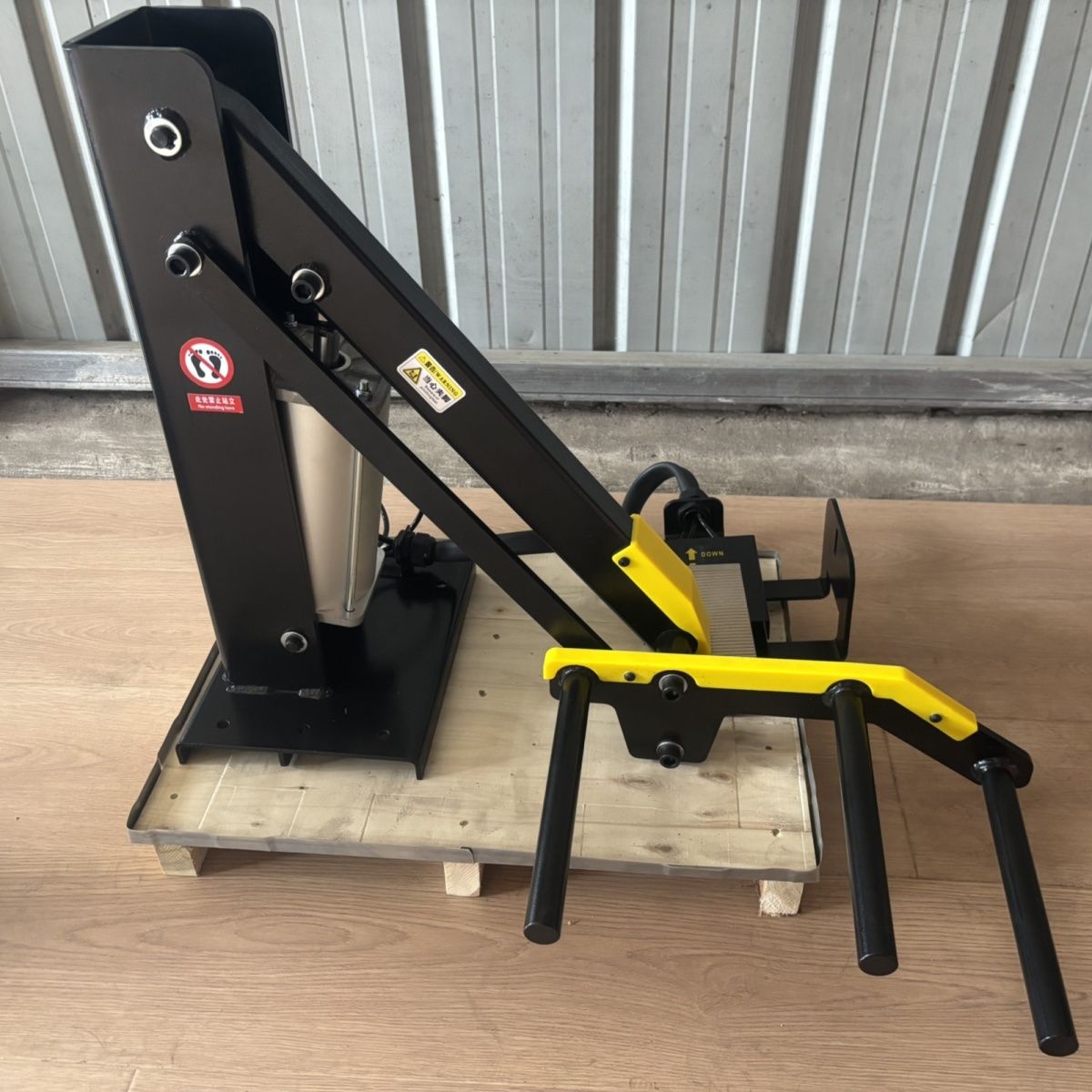 扒胎机轮胎起落架快速升降高效拆胎辅助装置