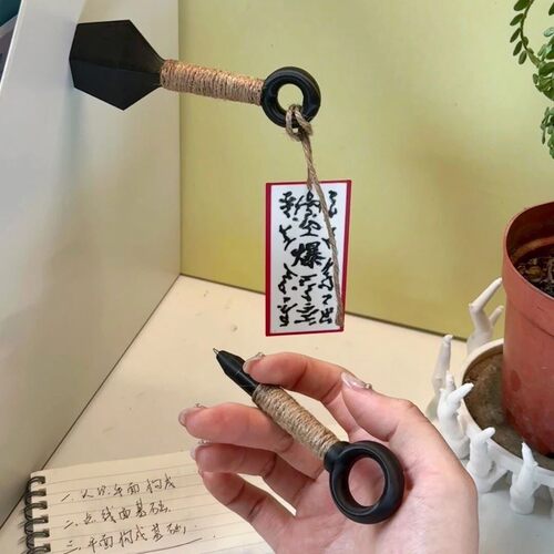 火影忍者可磁吸的苦无冰箱贴中性笔忍者手里剑转动陀螺飞镖工周边