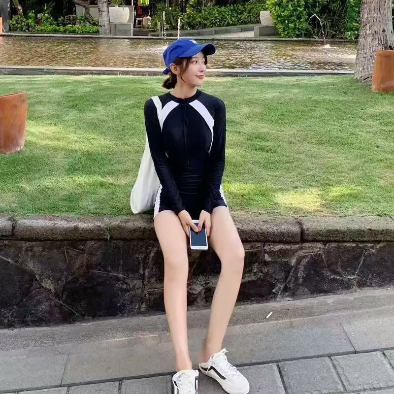 泳衣温泉女保守2025新款连体紧身拼色速干防晒运动泳衣遮肉显瘦女